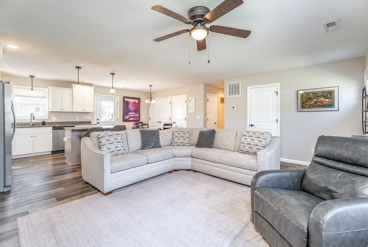 107 8TH ST, GROTTOES, Virginia 24441, 3 Bedrooms Bedrooms, ,2 BathroomsBathrooms,Residential,107 8TH ST,674974 MLS # 674974 107 8TH ST, GROTTOES, Virginia 24441, 3 Bedrooms Bedrooms, ,2 BathroomsBathrooms,Residential,107 8TH ST,674974 MLS # 674974