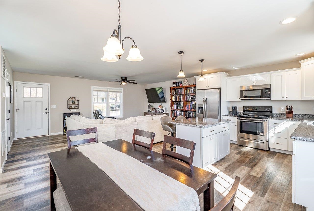 107 8TH ST, GROTTOES, Virginia 24441, 3 Bedrooms Bedrooms, ,2 BathroomsBathrooms,Residential,107 8TH ST,674974 MLS # 674974 107 8TH ST, GROTTOES, Virginia 24441, 3 Bedrooms Bedrooms, ,2 BathroomsBathrooms,Residential,107 8TH ST,674974 MLS # 674974