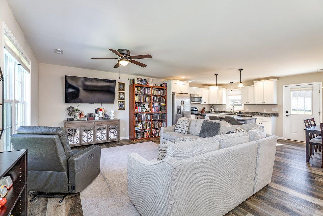 107 8TH ST, GROTTOES, Virginia 24441, 3 Bedrooms Bedrooms, ,2 BathroomsBathrooms,Residential,107 8TH ST,674974 MLS # 674974 107 8TH ST, GROTTOES, Virginia 24441, 3 Bedrooms Bedrooms, ,2 BathroomsBathrooms,Residential,107 8TH ST,674974 MLS # 674974