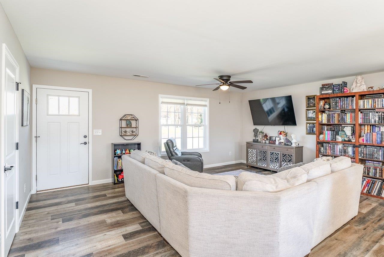 107 8TH ST, GROTTOES, Virginia 24441, 3 Bedrooms Bedrooms, ,2 BathroomsBathrooms,Residential,107 8TH ST,674974 MLS # 674974 107 8TH ST, GROTTOES, Virginia 24441, 3 Bedrooms Bedrooms, ,2 BathroomsBathrooms,Residential,107 8TH ST,674974 MLS # 674974