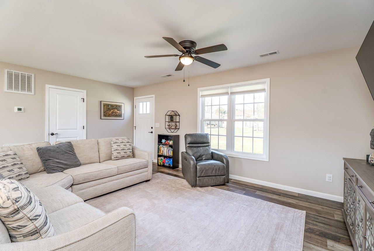 107 8TH ST, GROTTOES, Virginia 24441, 3 Bedrooms Bedrooms, ,2 BathroomsBathrooms,Residential,107 8TH ST,674974 MLS # 674974 107 8TH ST, GROTTOES, Virginia 24441, 3 Bedrooms Bedrooms, ,2 BathroomsBathrooms,Residential,107 8TH ST,674974 MLS # 674974