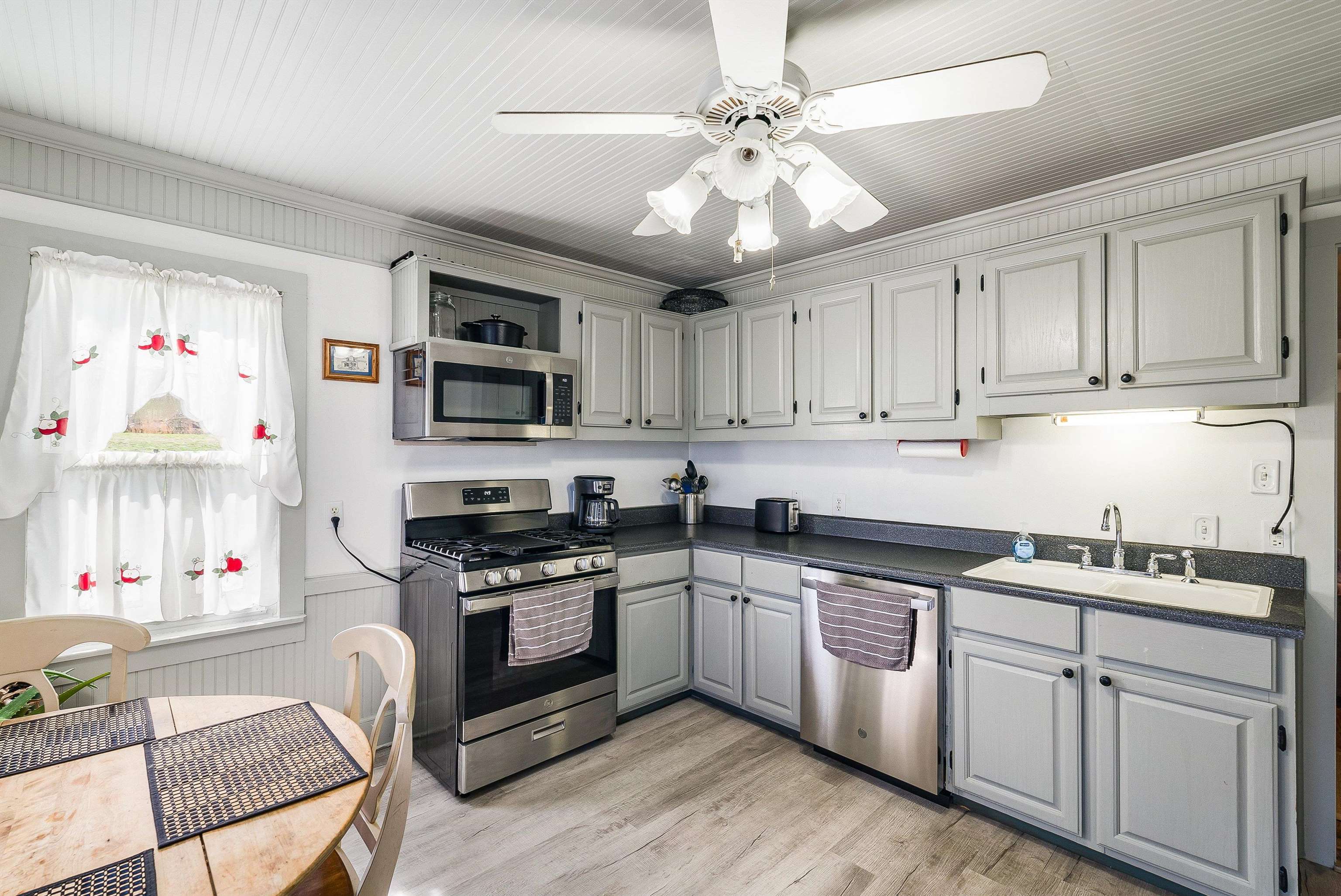 160 HONEYSUCKLE LN, STANLEY, Virginia 22851, 3 Bedrooms Bedrooms, ,1 BathroomBathrooms,Residential,160 HONEYSUCKLE LN,674982 MLS # 674982