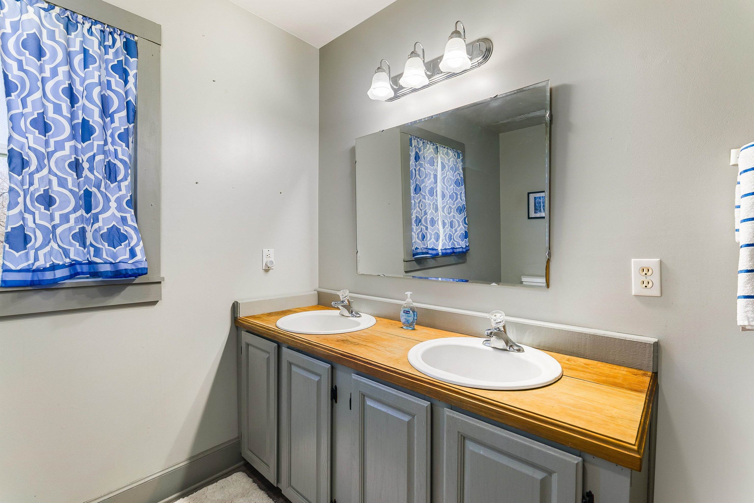 160 HONEYSUCKLE LN, STANLEY, Virginia 22851, 3 Bedrooms Bedrooms, ,1 BathroomBathrooms,Residential,160 HONEYSUCKLE LN,674982 MLS # 674982