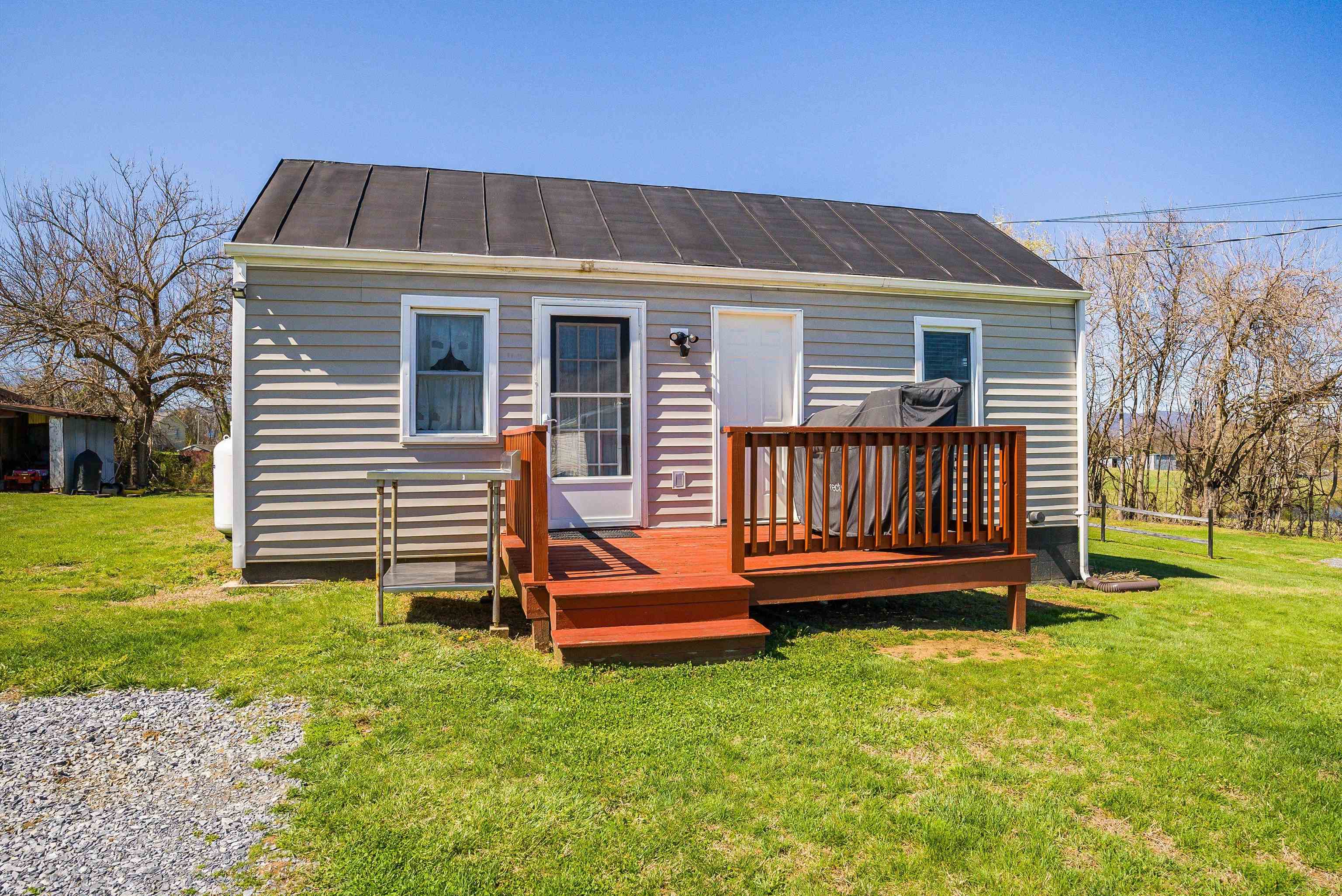 160 HONEYSUCKLE LN, STANLEY, Virginia 22851, 3 Bedrooms Bedrooms, ,1 BathroomBathrooms,Residential,160 HONEYSUCKLE LN,674982 MLS # 674982