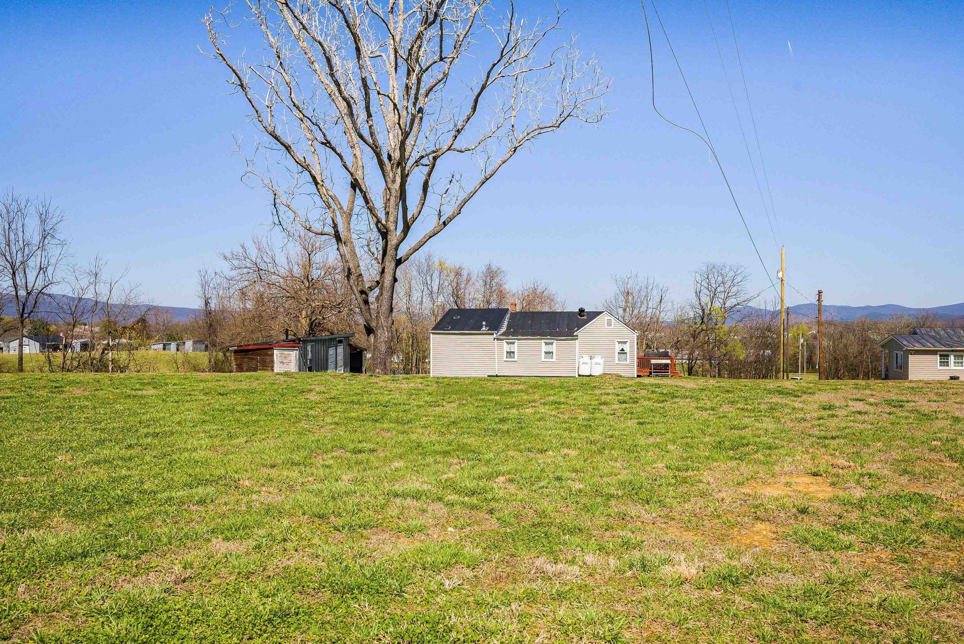 160 HONEYSUCKLE LN, STANLEY, Virginia 22851, 3 Bedrooms Bedrooms, ,1 BathroomBathrooms,Residential,160 HONEYSUCKLE LN,674982 MLS # 674982