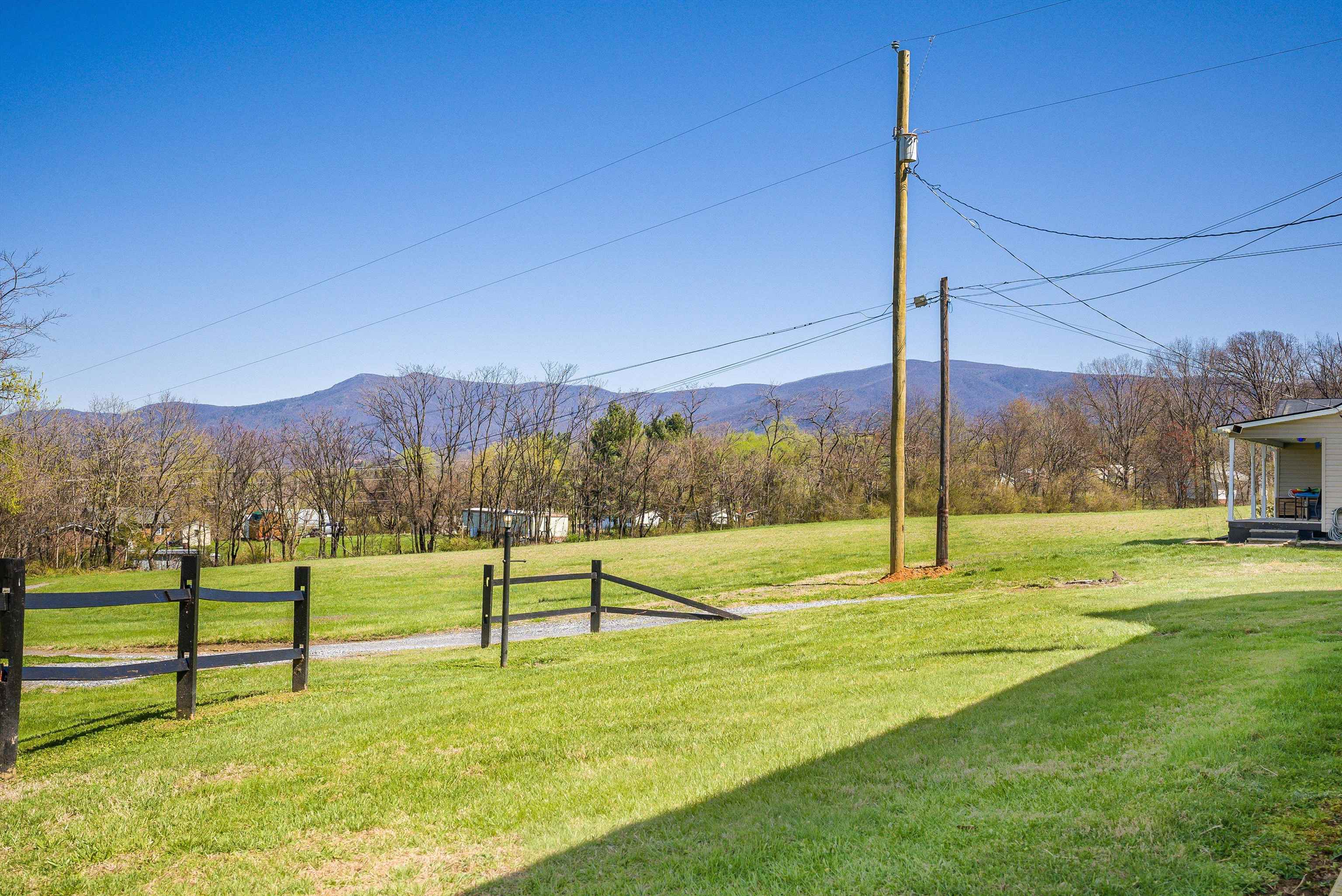 160 HONEYSUCKLE LN, STANLEY, Virginia 22851, 3 Bedrooms Bedrooms, ,1 BathroomBathrooms,Residential,160 HONEYSUCKLE LN,674982 MLS # 674982