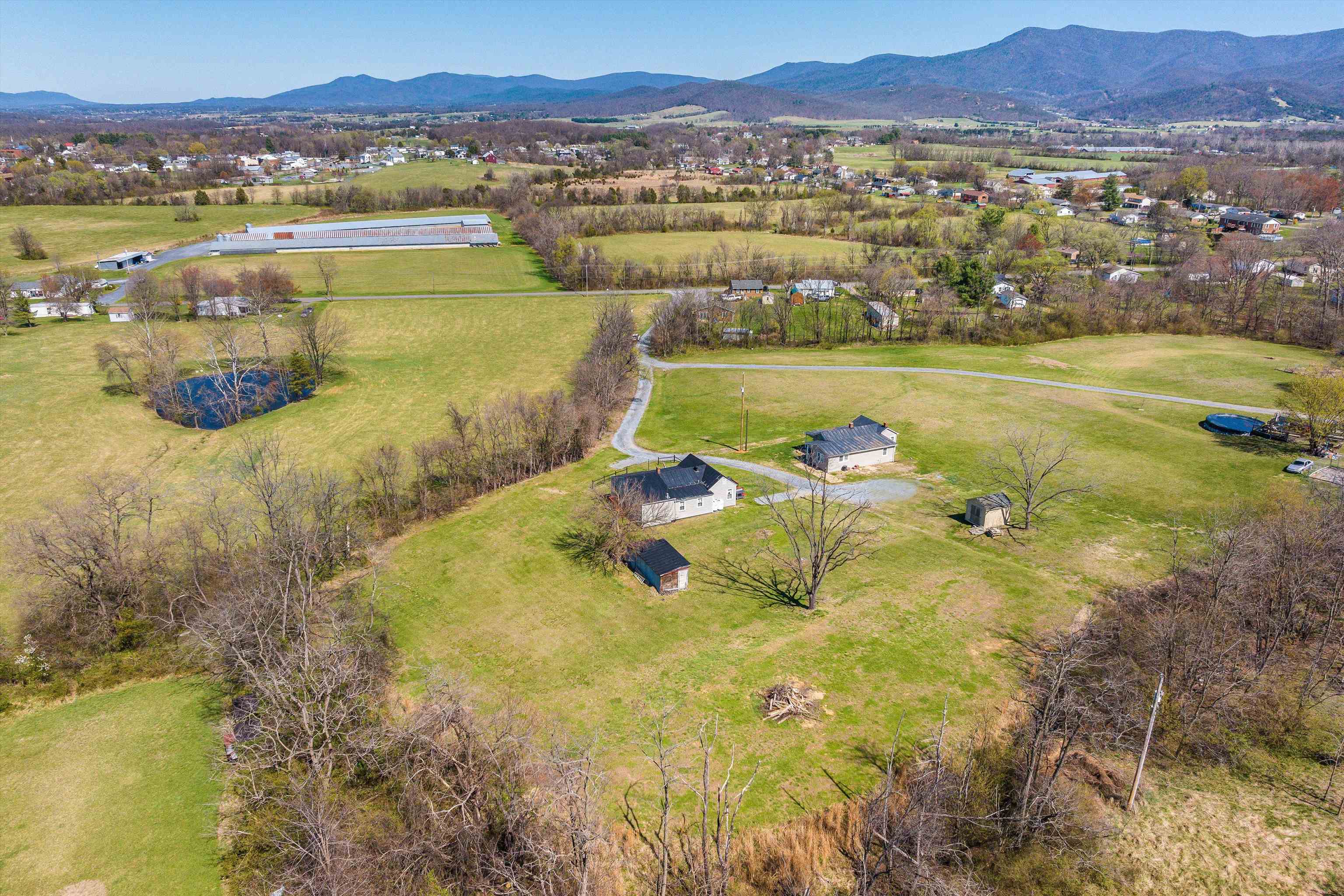 160 HONEYSUCKLE LN, STANLEY, Virginia 22851, 3 Bedrooms Bedrooms, ,1 BathroomBathrooms,Residential,160 HONEYSUCKLE LN,674982 MLS # 674982