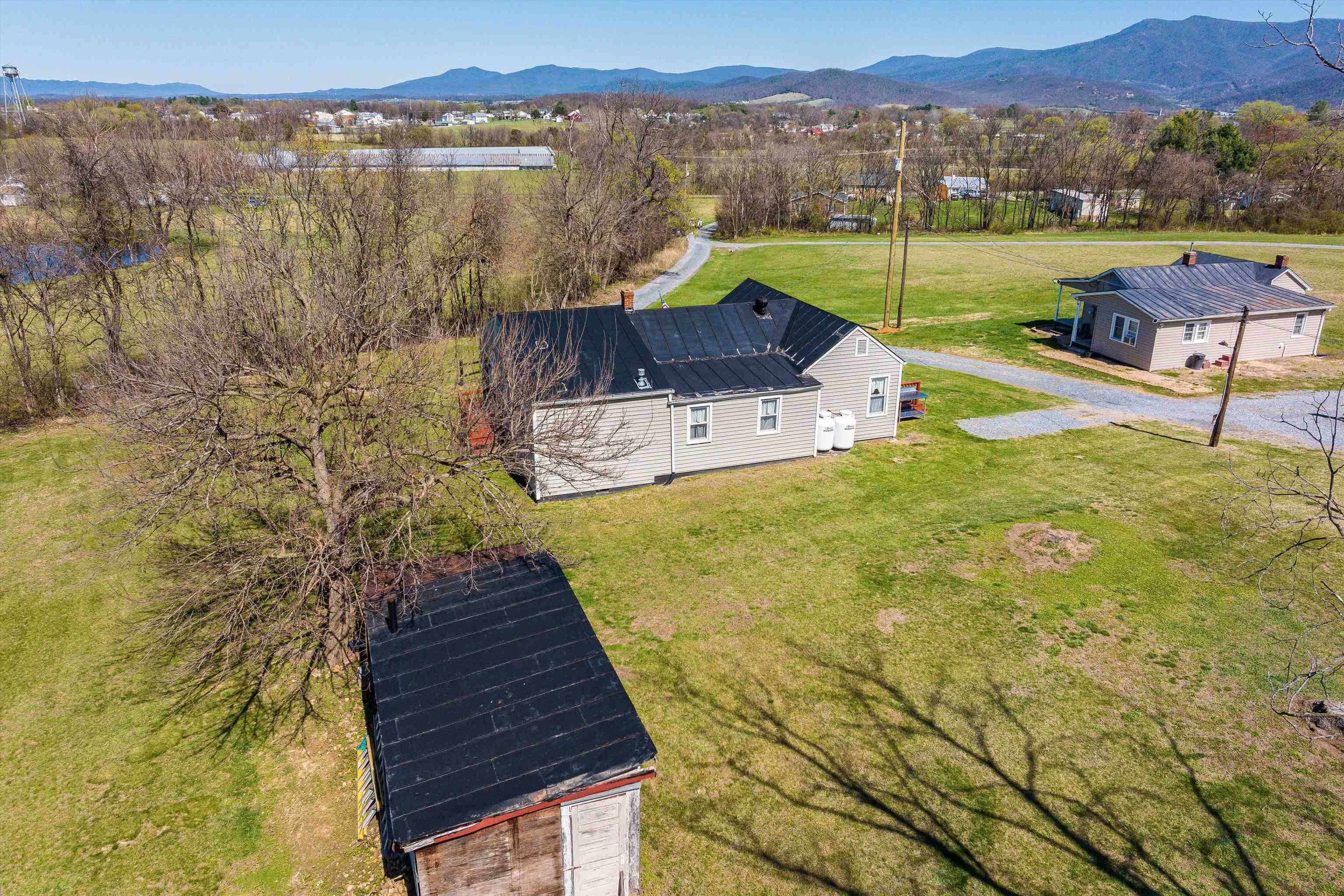 160 HONEYSUCKLE LN, STANLEY, Virginia 22851, 3 Bedrooms Bedrooms, ,1 BathroomBathrooms,Residential,160 HONEYSUCKLE LN,674982 MLS # 674982