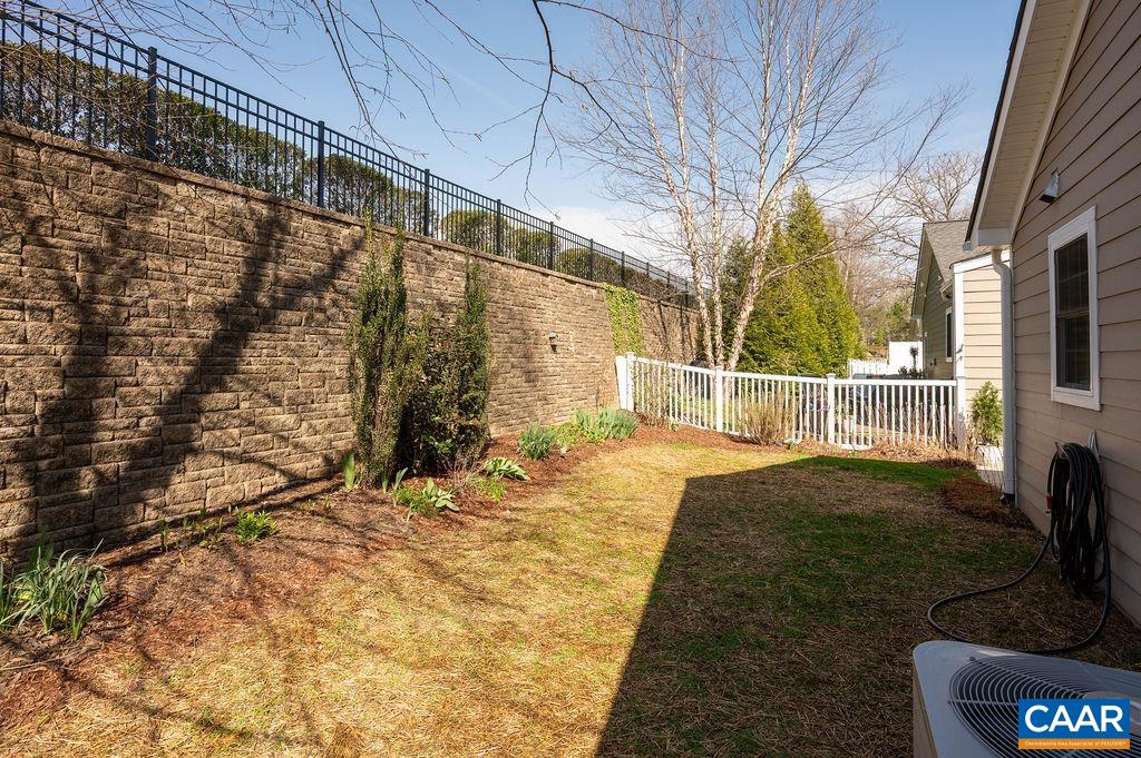 1627 SAWGRASS CT, CHARLOTTESVILLE, Virginia 22901, 2 Bedrooms Bedrooms, ,2 BathroomsBathrooms,Residential,1627 SAWGRASS CT,674989 MLS # 674989 1627 SAWGRASS CT, CHARLOTTESVILLE, Virginia 22901, 2 Bedrooms Bedrooms, ,2 BathroomsBathrooms,Residential,1627 SAWGRASS CT,674989 MLS # 674989