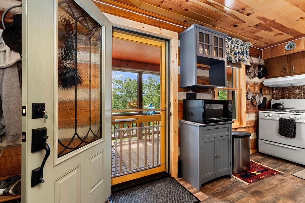 1063 S HIGH VALLEY DR, MONTEREY, Virginia 24465, 2 Bedrooms Bedrooms, ,2 BathroomsBathrooms,Residential,Knight,1063 S HIGH VALLEY DR,674995 MLS # 674995 1063 S HIGH VALLEY DR, MONTEREY, Virginia 24465, 2 Bedrooms Bedrooms, ,2 BathroomsBathrooms,Residential,Knight,1063 S HIGH VALLEY DR,674995 MLS # 674995