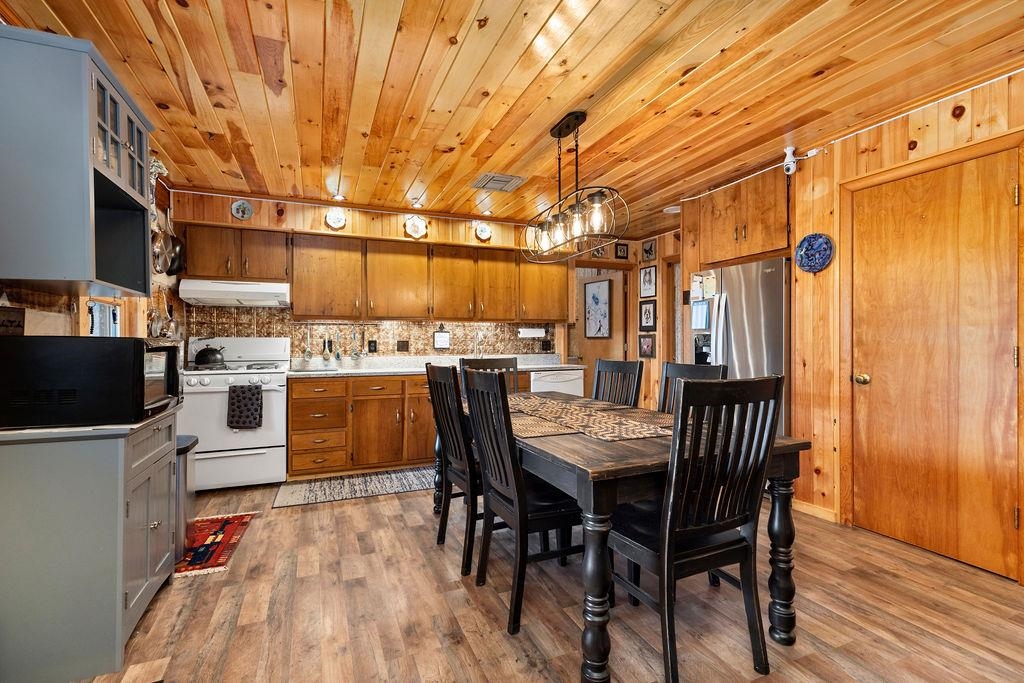 1063 S HIGH VALLEY DR, MONTEREY, Virginia 24465, 2 Bedrooms Bedrooms, ,2 BathroomsBathrooms,Residential,Knight,1063 S HIGH VALLEY DR,674995 MLS # 674995 1063 S HIGH VALLEY DR, MONTEREY, Virginia 24465, 2 Bedrooms Bedrooms, ,2 BathroomsBathrooms,Residential,Knight,1063 S HIGH VALLEY DR,674995 MLS # 674995