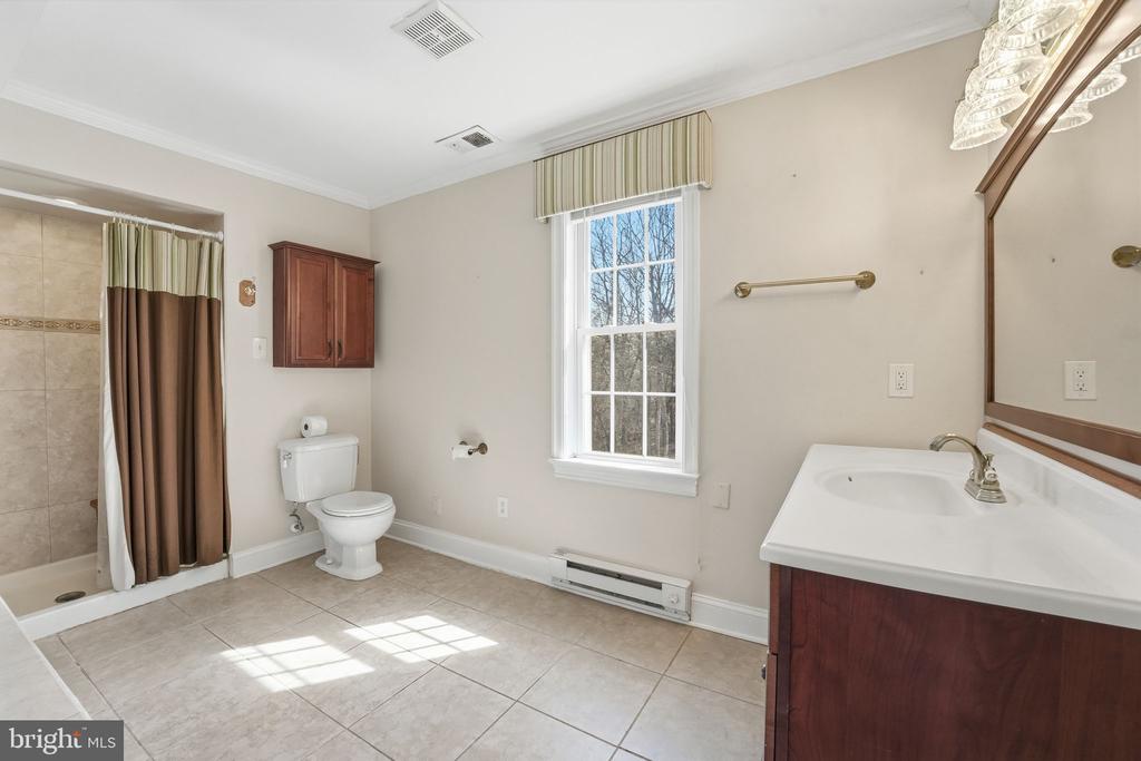 8277 LOCK LN, WARRENTON, Virginia 20186, 5 Bedrooms Bedrooms, ,3 BathroomsBathrooms,Residential,8277 LOCK LN,VAFQ2021058 MLS # VAFQ2021058