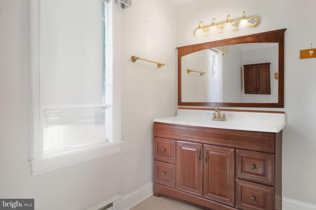 8277 LOCK LN, WARRENTON, Virginia 20186, 5 Bedrooms Bedrooms, ,3 BathroomsBathrooms,Residential,8277 LOCK LN,VAFQ2021058 MLS # VAFQ2021058