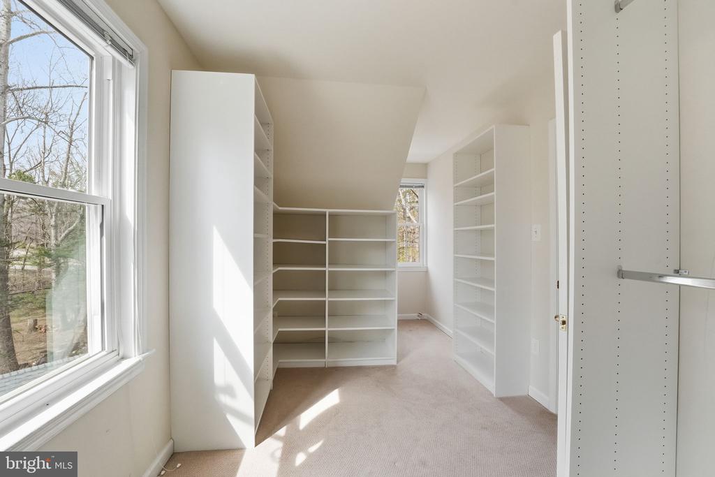 8277 LOCK LN, WARRENTON, Virginia 20186, 5 Bedrooms Bedrooms, ,3 BathroomsBathrooms,Residential,8277 LOCK LN,VAFQ2021058 MLS # VAFQ2021058