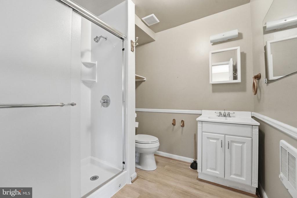 8277 LOCK LN, WARRENTON, Virginia 20186, 5 Bedrooms Bedrooms, ,3 BathroomsBathrooms,Residential,8277 LOCK LN,VAFQ2021058 MLS # VAFQ2021058