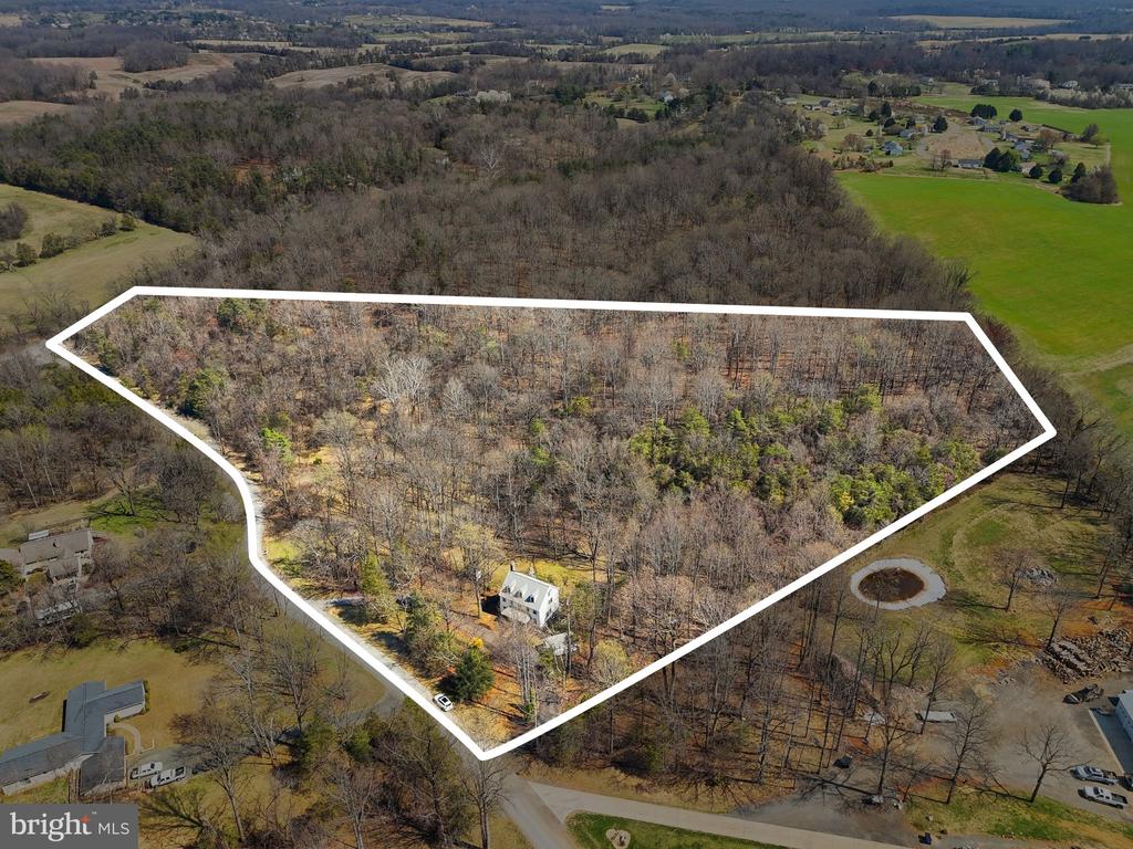 8277 LOCK LN, WARRENTON, Virginia 20186, 5 Bedrooms Bedrooms, ,3 BathroomsBathrooms,Residential,8277 LOCK LN,VAFQ2021058 MLS # VAFQ2021058