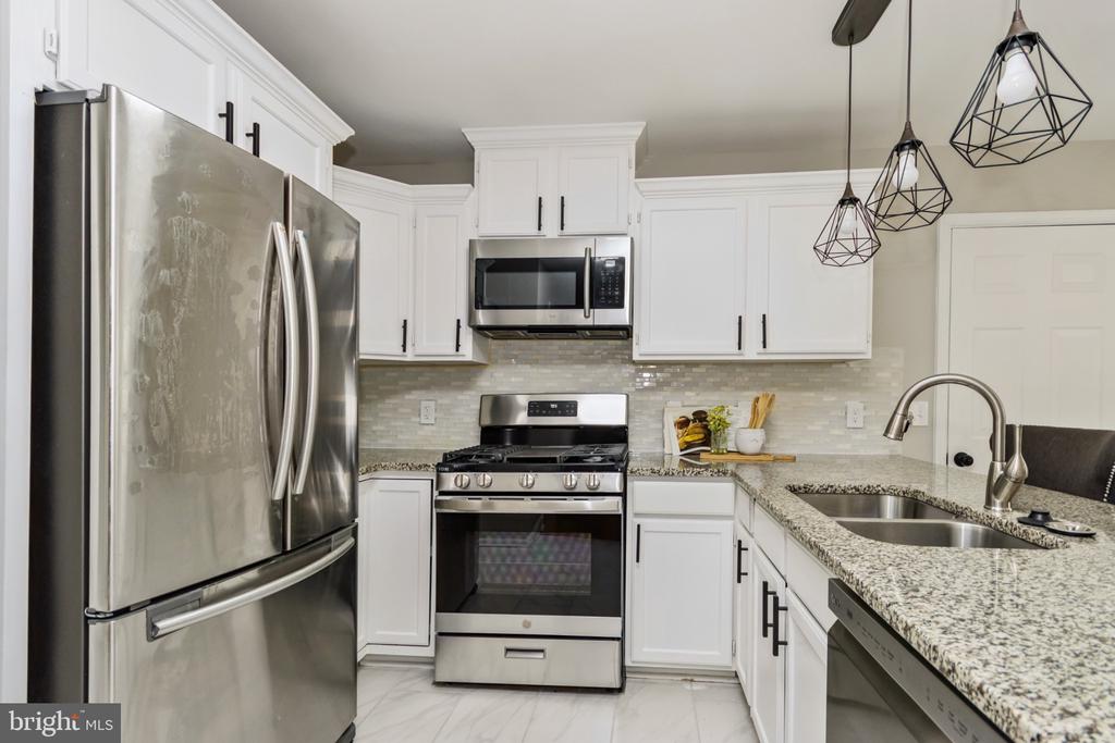 11709 WOODLAND VIEW DR, FREDERICKSBURG, Virginia 22407, 4 Bedrooms Bedrooms, ,3 BathroomsBathrooms,Residential,11709 WOODLAND VIEW DR,VASP2040396 MLS # VASP2040396