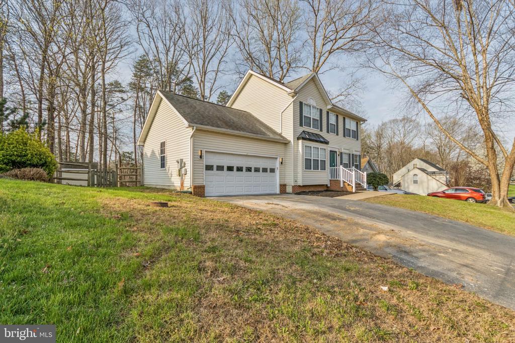 11709 WOODLAND VIEW DR, FREDERICKSBURG, Virginia 22407, 4 Bedrooms Bedrooms, ,3 BathroomsBathrooms,Residential,11709 WOODLAND VIEW DR,VASP2040396 MLS # VASP2040396