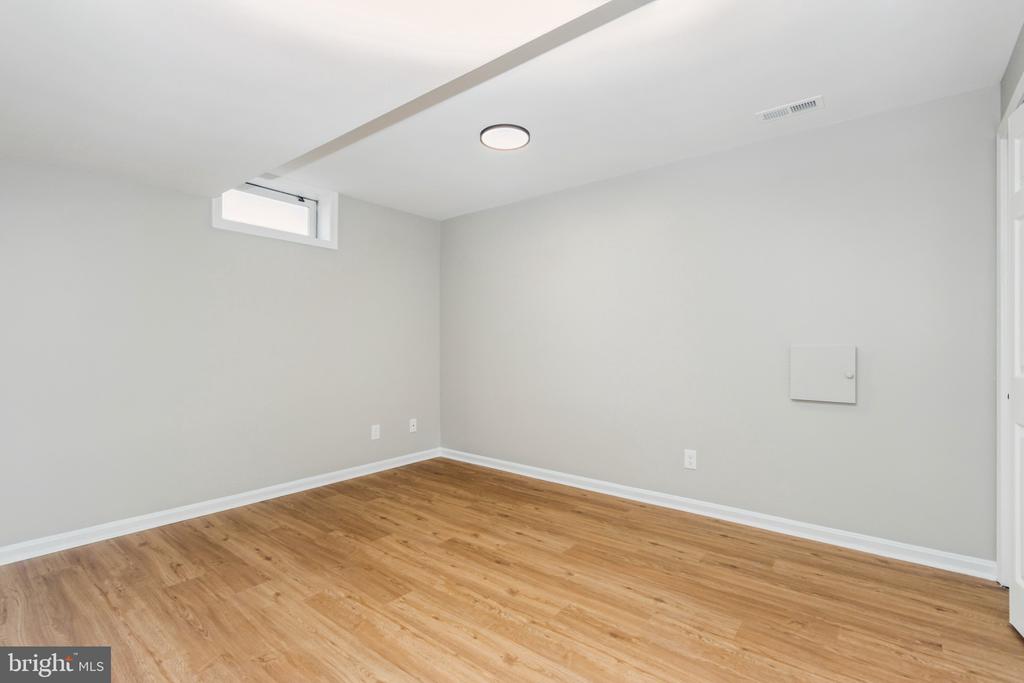 11709 WOODLAND VIEW DR, FREDERICKSBURG, Virginia 22407, 4 Bedrooms Bedrooms, ,3 BathroomsBathrooms,Residential,11709 WOODLAND VIEW DR,VASP2040396 MLS # VASP2040396