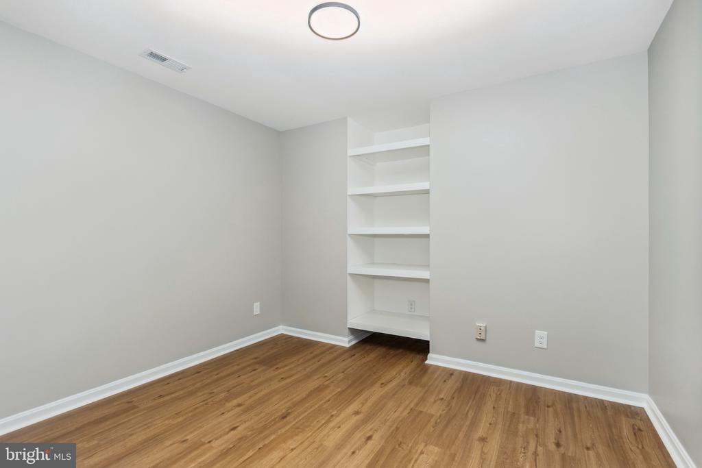 11709 WOODLAND VIEW DR, FREDERICKSBURG, Virginia 22407, 4 Bedrooms Bedrooms, ,3 BathroomsBathrooms,Residential,11709 WOODLAND VIEW DR,VASP2040396 MLS # VASP2040396