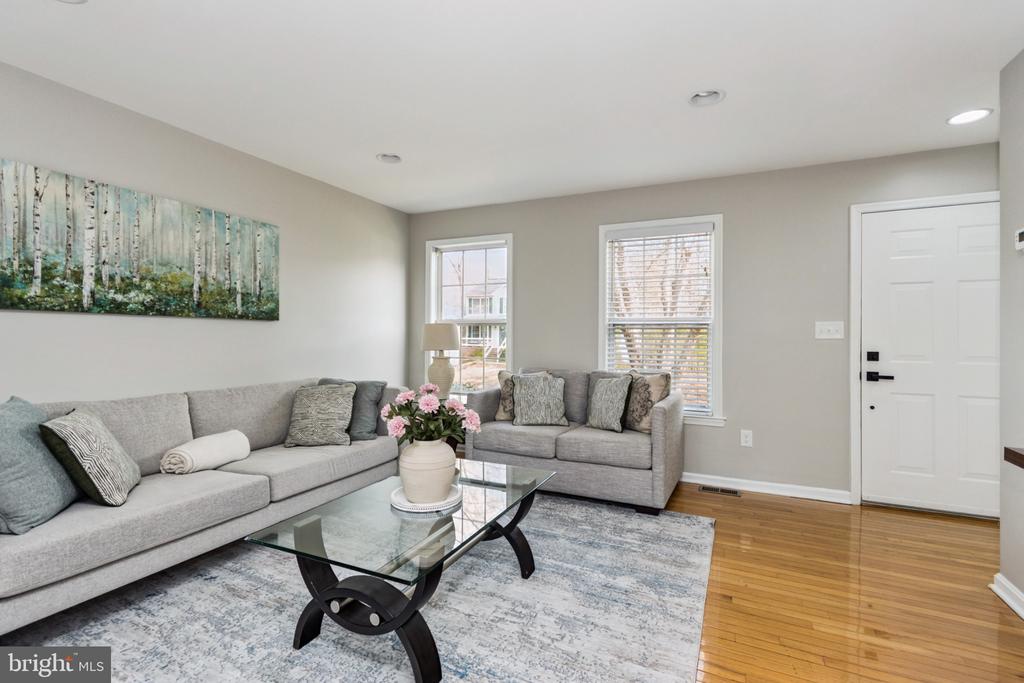 11709 WOODLAND VIEW DR, FREDERICKSBURG, Virginia 22407, 4 Bedrooms Bedrooms, ,3 BathroomsBathrooms,Residential,11709 WOODLAND VIEW DR,VASP2040396 MLS # VASP2040396