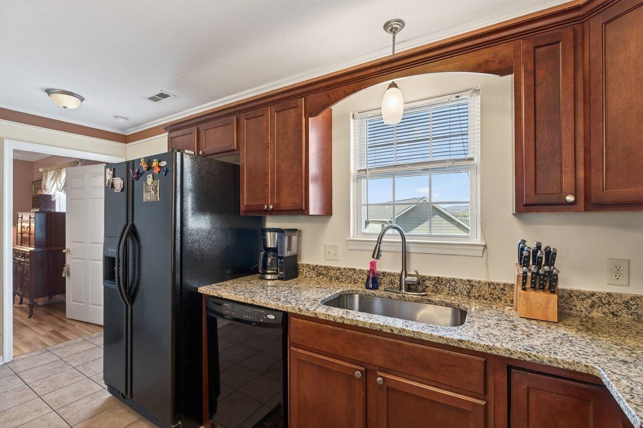 202 TARA DAWN CIR, BROADWAY, Virginia 22815, 3 Bedrooms Bedrooms, ,2 BathroomsBathrooms,Residential,202 TARA DAWN CIR,675006 MLS # 675006