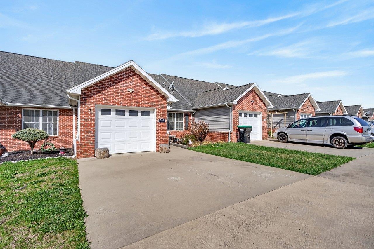 202 TARA DAWN CIR, BROADWAY, Virginia 22815, 3 Bedrooms Bedrooms, ,2 BathroomsBathrooms,Residential,202 TARA DAWN CIR,675006 MLS # 675006