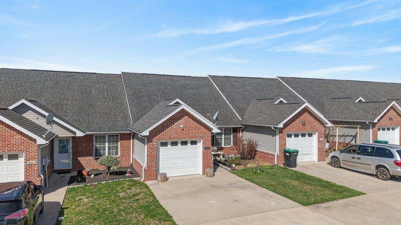 202 TARA DAWN CIR, BROADWAY, Virginia 22815, 3 Bedrooms Bedrooms, ,2 BathroomsBathrooms,Residential,202 TARA DAWN CIR,675006 MLS # 675006