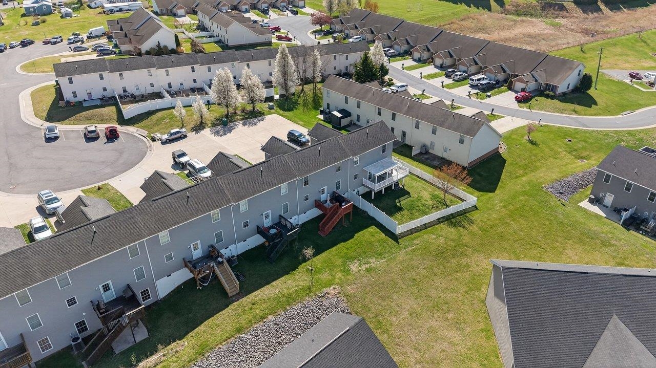 202 TARA DAWN CIR, BROADWAY, Virginia 22815, 3 Bedrooms Bedrooms, ,2 BathroomsBathrooms,Residential,202 TARA DAWN CIR,675006 MLS # 675006