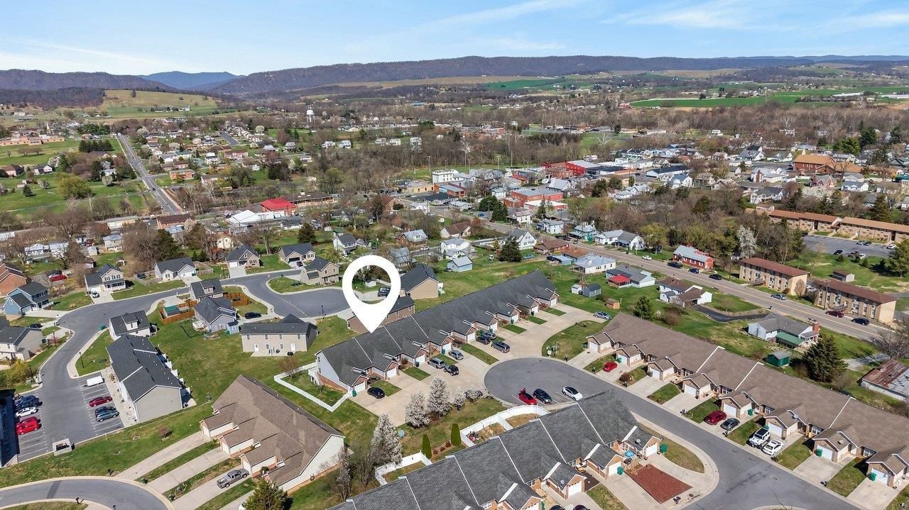 202 TARA DAWN CIR, BROADWAY, Virginia 22815, 3 Bedrooms Bedrooms, ,2 BathroomsBathrooms,Residential,202 TARA DAWN CIR,675006 MLS # 675006