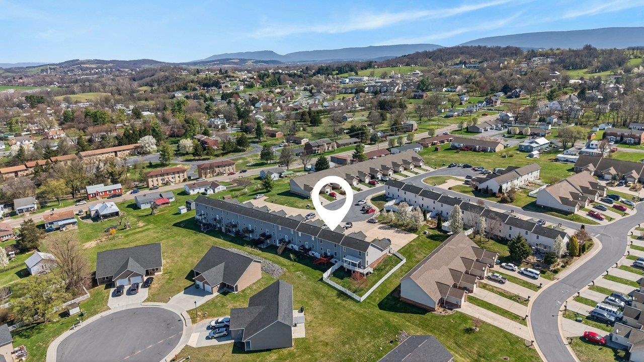 202 TARA DAWN CIR, BROADWAY, Virginia 22815, 3 Bedrooms Bedrooms, ,2 BathroomsBathrooms,Residential,202 TARA DAWN CIR,675006 MLS # 675006