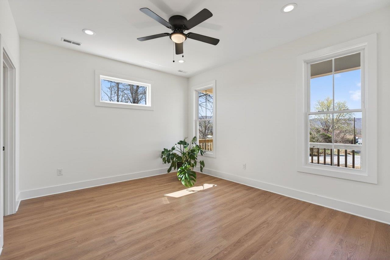 487 POCAHONTAS AVE, SHENANDOAH, Virginia 22849, 3 Bedrooms Bedrooms, ,2 BathroomsBathrooms,Residential,487 POCAHONTAS AVE,675015 MLS # 675015