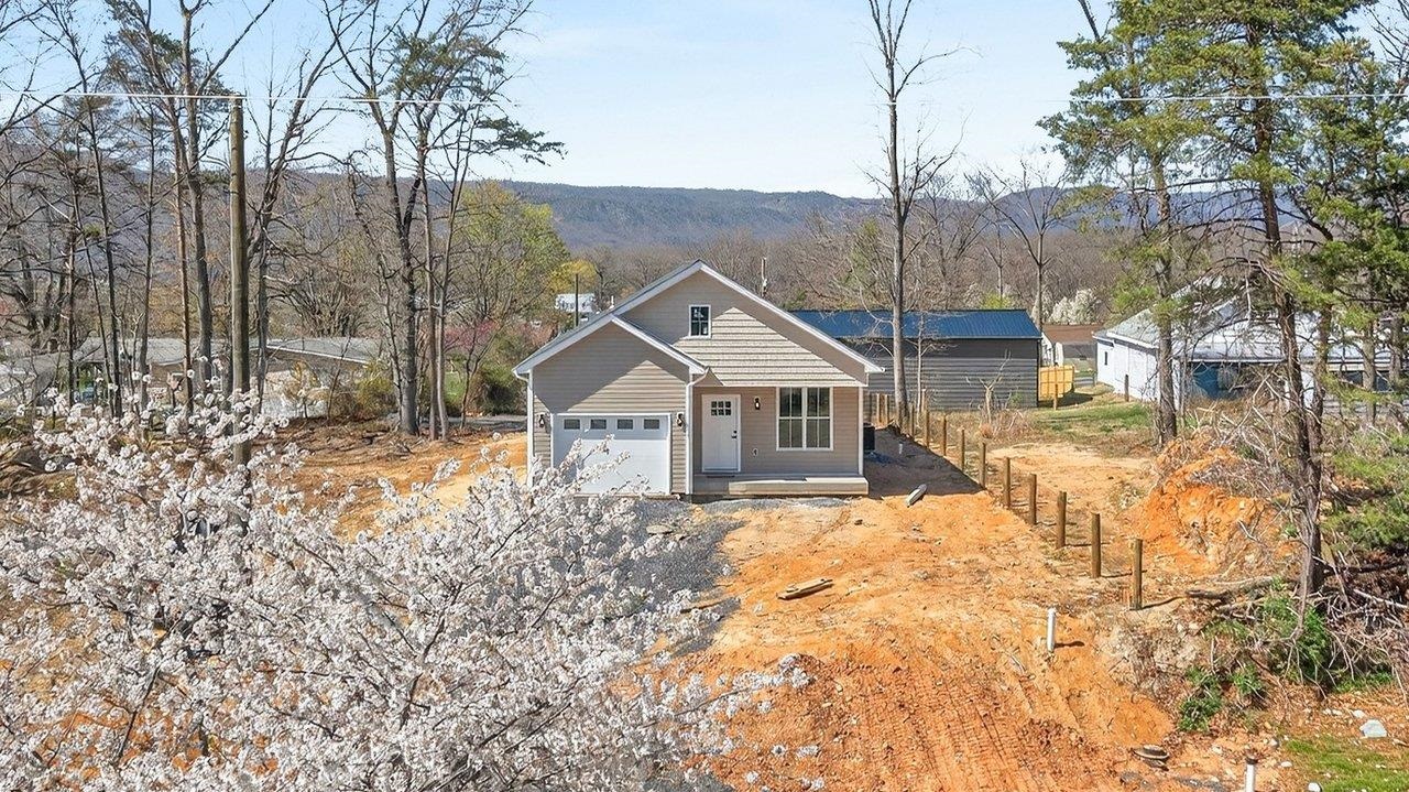 487 POCAHONTAS AVE, SHENANDOAH, Virginia 22849, 3 Bedrooms Bedrooms, ,2 BathroomsBathrooms,Residential,487 POCAHONTAS AVE,675015 MLS # 675015