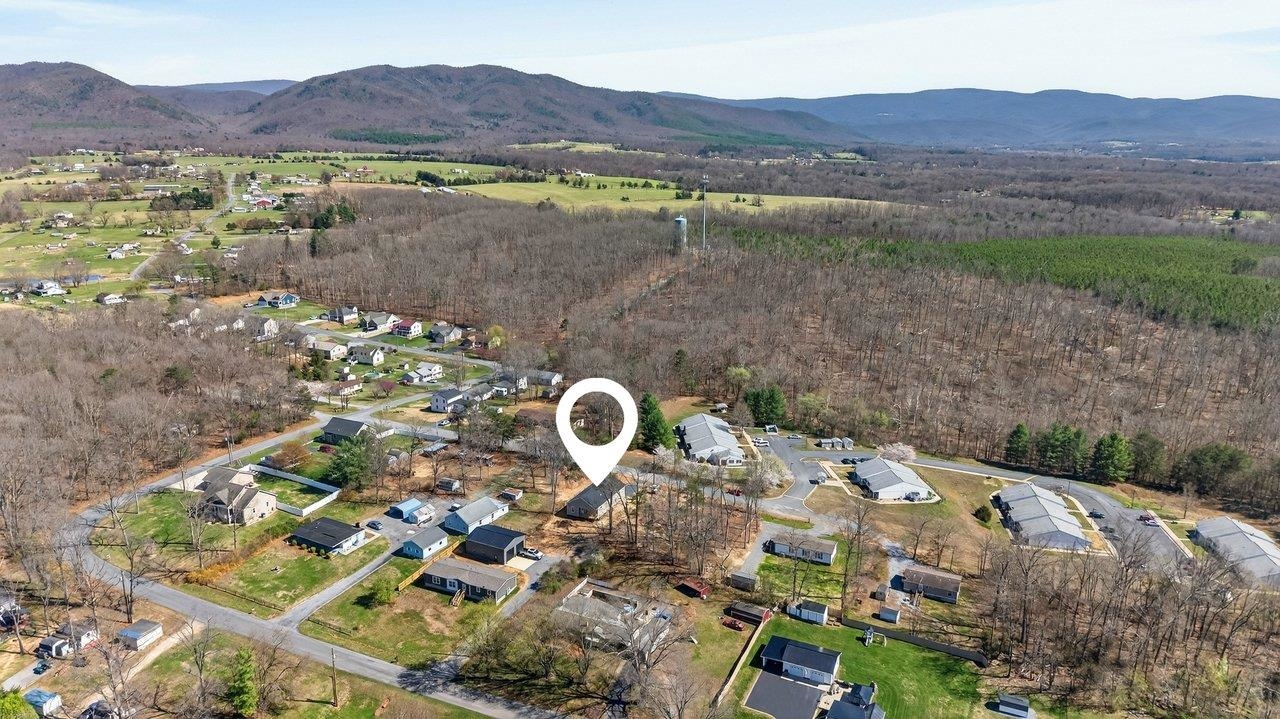 487 POCAHONTAS AVE, SHENANDOAH, Virginia 22849, 3 Bedrooms Bedrooms, ,2 BathroomsBathrooms,Residential,487 POCAHONTAS AVE,675015 MLS # 675015