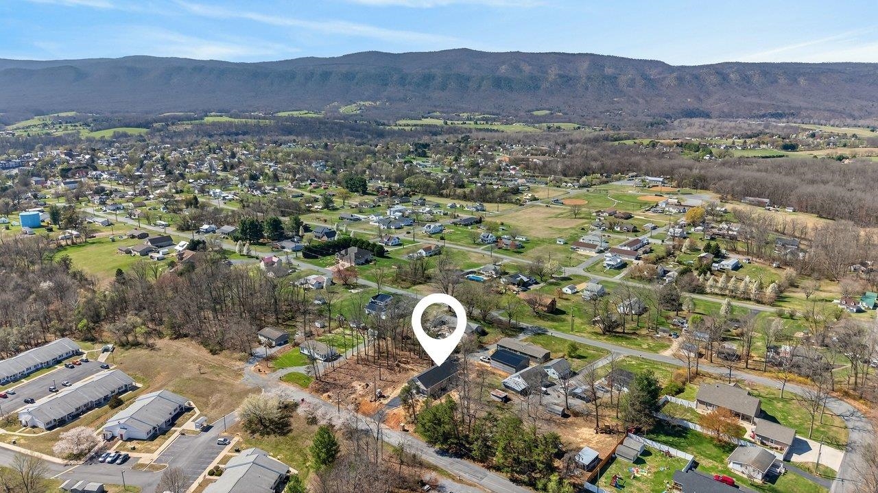 487 POCAHONTAS AVE, SHENANDOAH, Virginia 22849, 3 Bedrooms Bedrooms, ,2 BathroomsBathrooms,Residential,487 POCAHONTAS AVE,675015 MLS # 675015