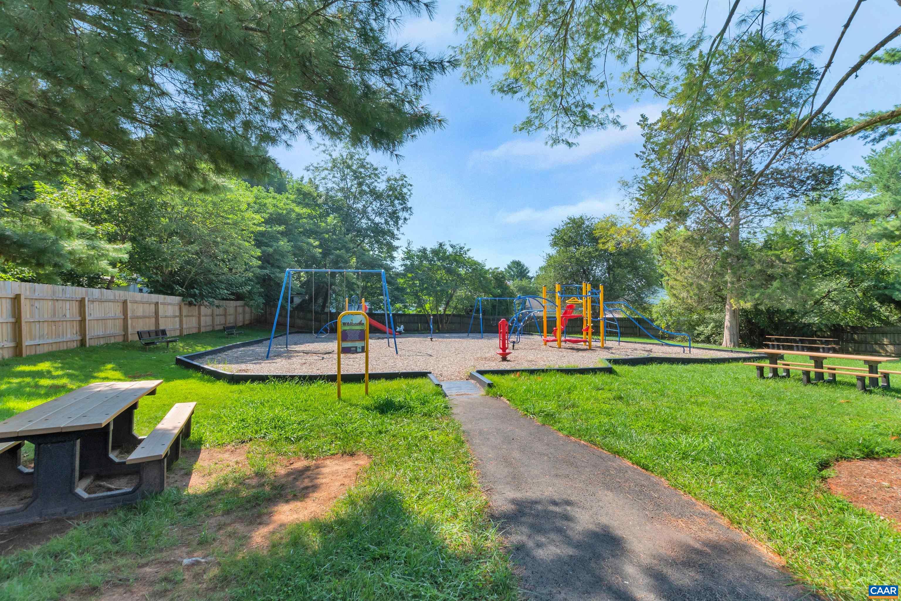 1033 SOMER CHASE CT, CHARLOTTESVILLE, Virginia 22911, 2 Bedrooms Bedrooms, ,3 BathroomsBathrooms,Residential,1033 SOMER CHASE CT,675017 MLS # 675017