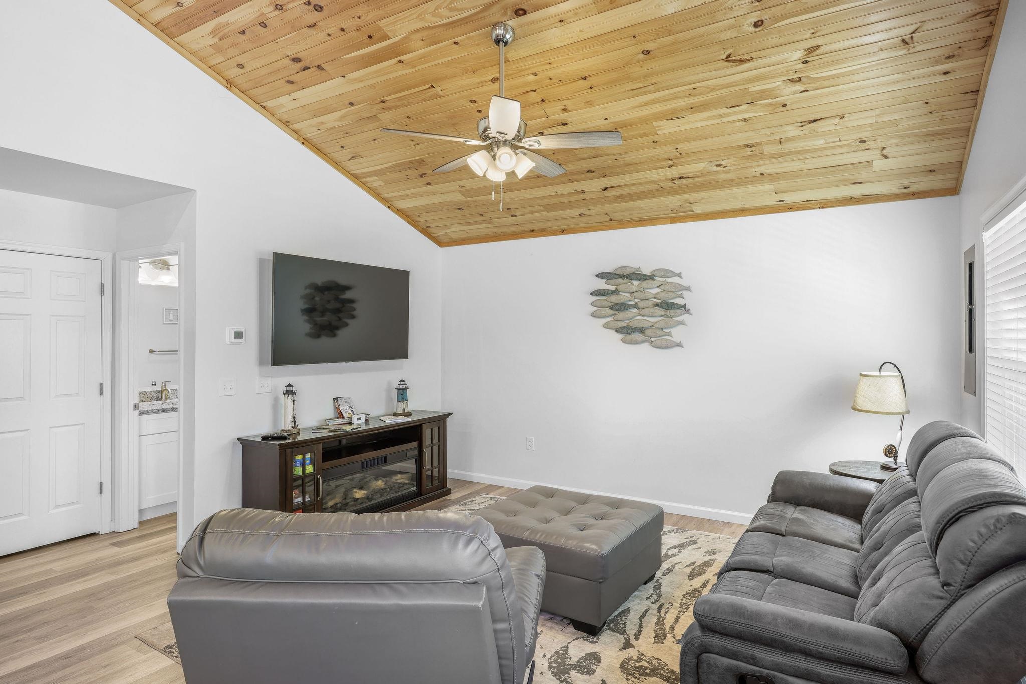 37 & 39 WHISTLE LN, SHENANDOAH, Virginia 22849, 5 Bedrooms Bedrooms, ,4 BathroomsBathrooms,Residential,37 & 39 WHISTLE LN,675022 MLS # 675022