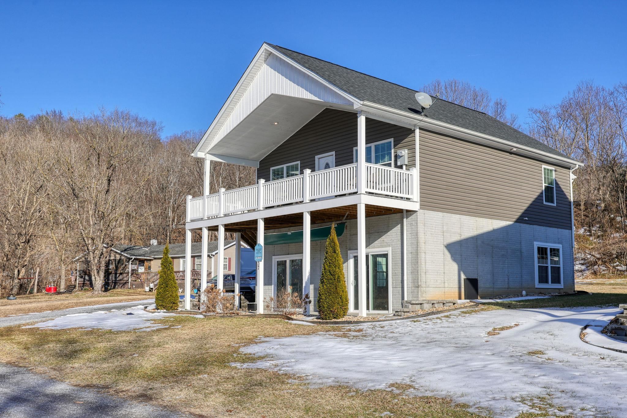 37 & 39 WHISTLE LN, SHENANDOAH, Virginia 22849, 5 Bedrooms Bedrooms, ,4 BathroomsBathrooms,Residential,37 & 39 WHISTLE LN,675022 MLS # 675022