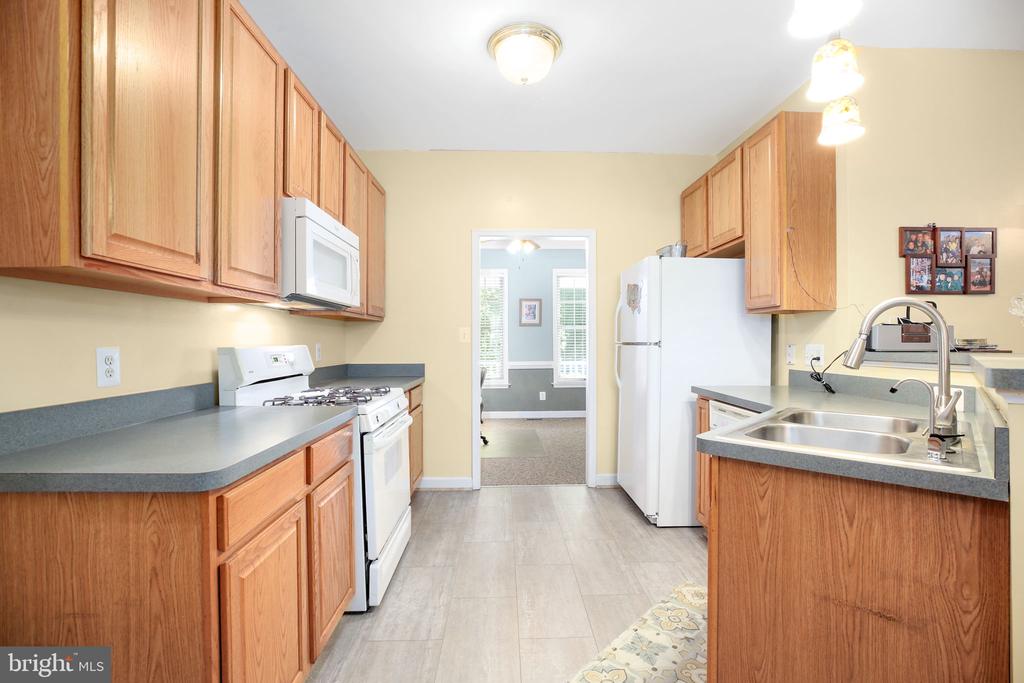 11710 GERANIUM ST, FREDERICKSBURG, Virginia 22407, 5 Bedrooms Bedrooms, ,2 BathroomsBathrooms,Residential,11710 GERANIUM ST,VASP2040032 MLS # VASP2040032