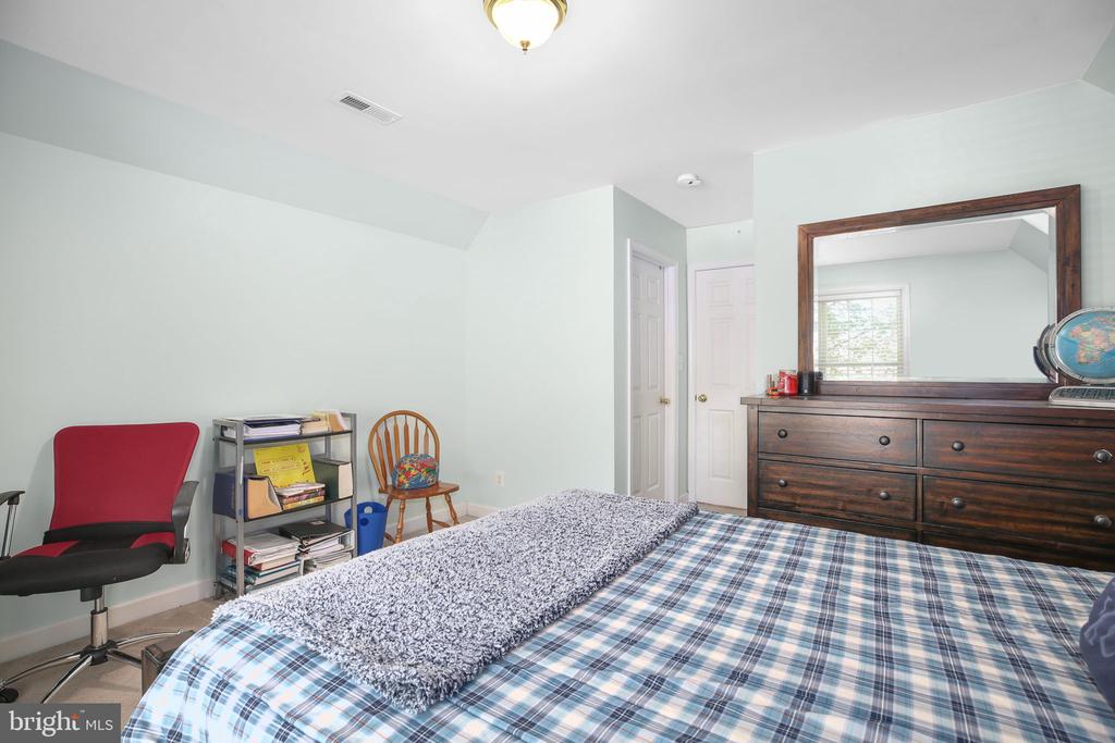 11710 GERANIUM ST, FREDERICKSBURG, Virginia 22407, 5 Bedrooms Bedrooms, ,2 BathroomsBathrooms,Residential,11710 GERANIUM ST,VASP2040032 MLS # VASP2040032