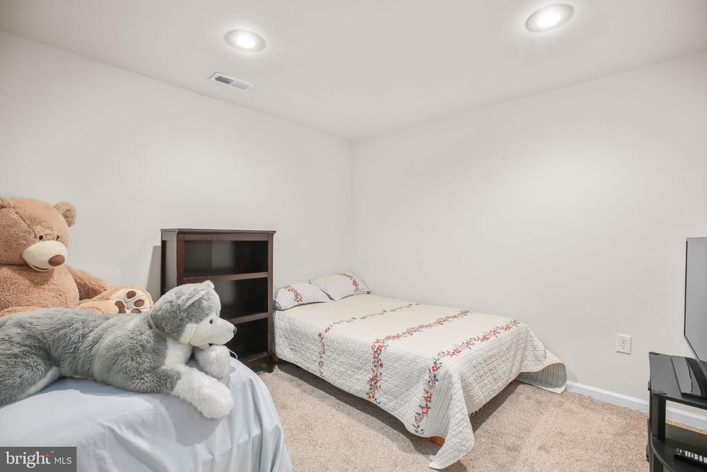 10804 TIDES CT, FREDERICKSBURG, Virginia 22408, 4 Bedrooms Bedrooms, ,3 BathroomsBathrooms,Residential,10804 TIDES CT,VASP2040262 MLS # VASP2040262