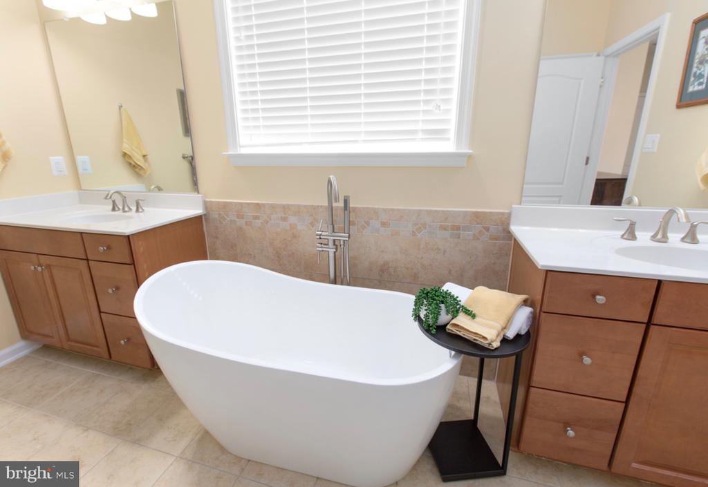 6010 DREWYS BLUFF DR, FREDERICKSBURG, Virginia 22407, 3 Bedrooms Bedrooms, ,2 BathroomsBathrooms,Residential,6010 DREWYS BLUFF DR,VASP2039878 MLS # VASP2039878