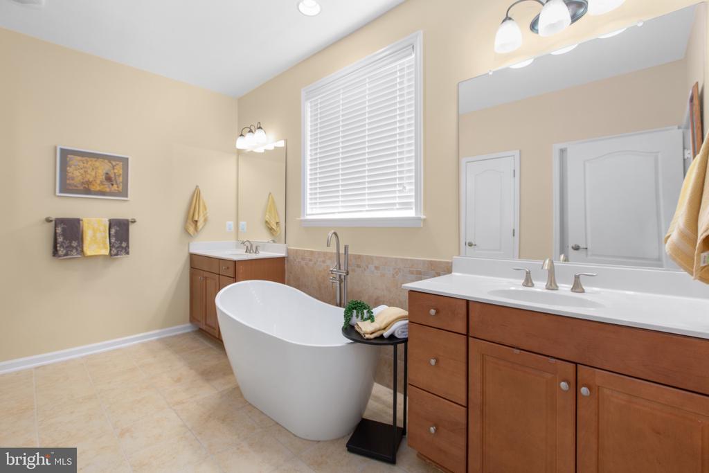 6010 DREWYS BLUFF DR, FREDERICKSBURG, Virginia 22407, 3 Bedrooms Bedrooms, ,2 BathroomsBathrooms,Residential,6010 DREWYS BLUFF DR,VASP2039878 MLS # VASP2039878