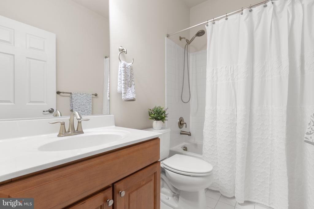 5606 CEDAR MOUNTAIN CT, FREDERICKSBURG, Virginia 22407, 2 Bedrooms Bedrooms, ,3 BathroomsBathrooms,Residential,5606 CEDAR MOUNTAIN CT,VASP2040148 MLS # VASP2040148