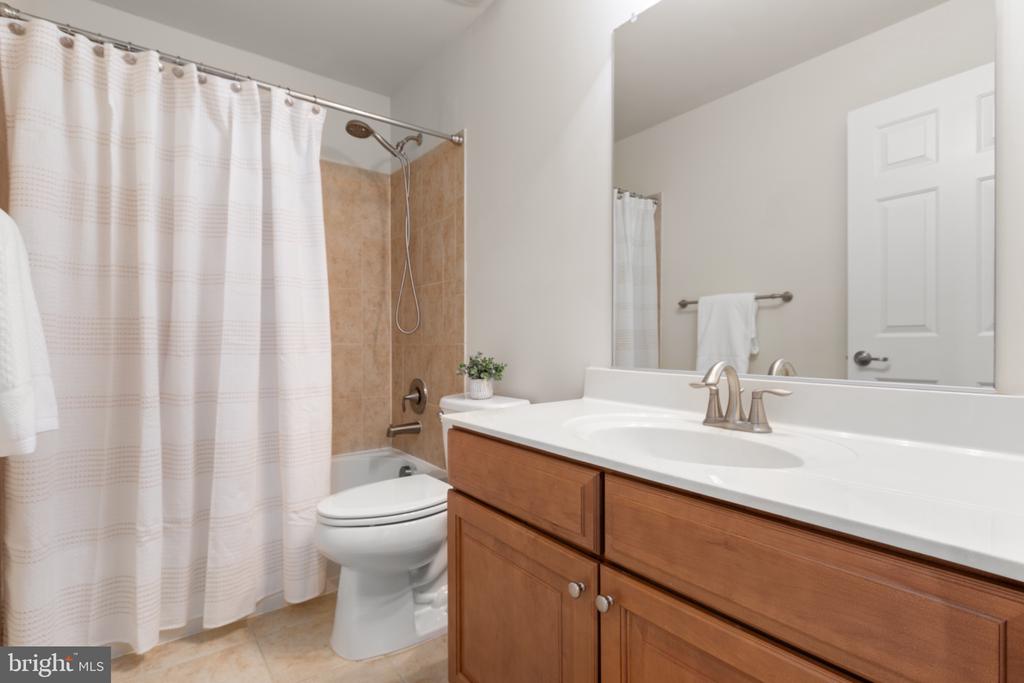 5606 CEDAR MOUNTAIN CT, FREDERICKSBURG, Virginia 22407, 2 Bedrooms Bedrooms, ,3 BathroomsBathrooms,Residential,5606 CEDAR MOUNTAIN CT,VASP2040148 MLS # VASP2040148