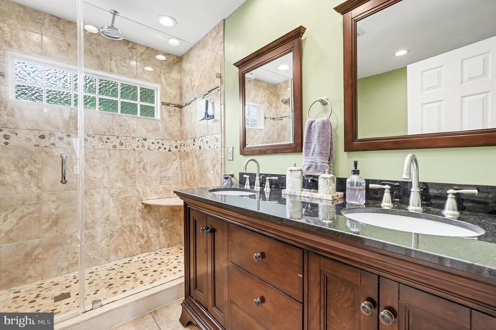 11702 INVERARRY DR, FREDERICKSBURG, Virginia 22407, 4 Bedrooms Bedrooms, ,3 BathroomsBathrooms,Residential,11702 INVERARRY DR,VASP2040030 MLS # VASP2040030