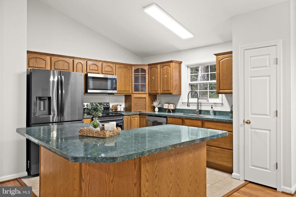 102 FAIRFAX LN, LOCUST GROVE, Virginia 22508, 5 Bedrooms Bedrooms, ,3 BathroomsBathrooms,Residential,LOWA,102 FAIRFAX LN,VAOR2013682 MLS # VAOR2013682