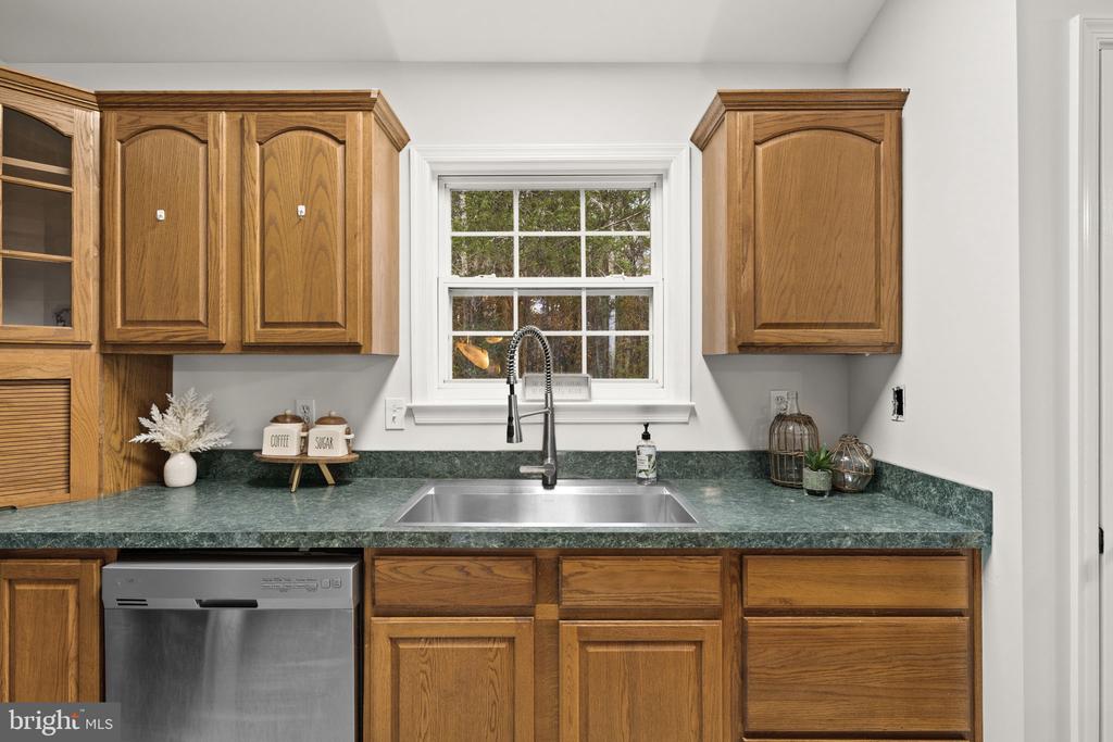 102 FAIRFAX LN, LOCUST GROVE, Virginia 22508, 5 Bedrooms Bedrooms, ,3 BathroomsBathrooms,Residential,LOWA,102 FAIRFAX LN,VAOR2013682 MLS # VAOR2013682