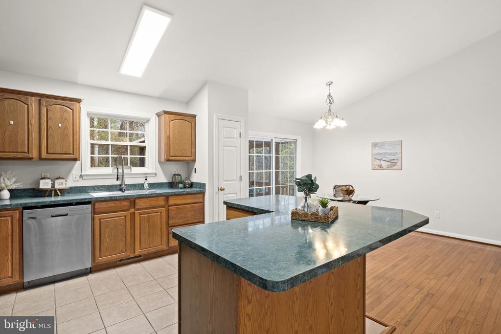 102 FAIRFAX LN, LOCUST GROVE, Virginia 22508, 5 Bedrooms Bedrooms, ,3 BathroomsBathrooms,Residential,LOWA,102 FAIRFAX LN,VAOR2013682 MLS # VAOR2013682