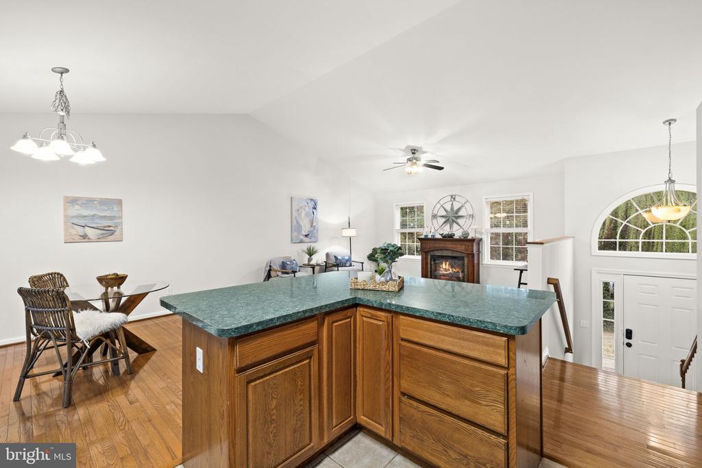 102 FAIRFAX LN, LOCUST GROVE, Virginia 22508, 5 Bedrooms Bedrooms, ,3 BathroomsBathrooms,Residential,LOWA,102 FAIRFAX LN,VAOR2013682 MLS # VAOR2013682